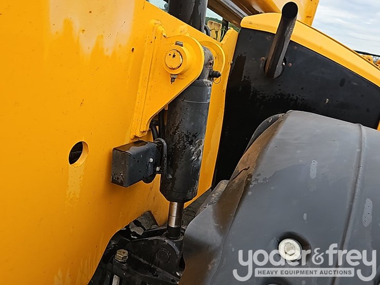 2016-jcb-512-56-image-10
