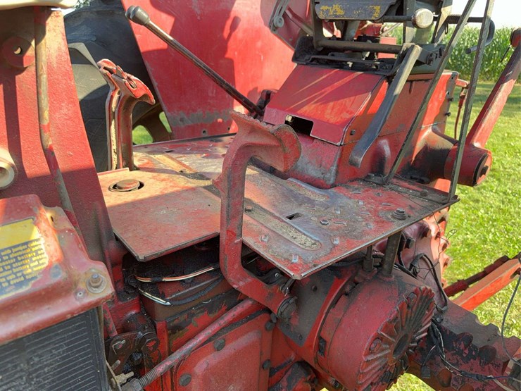 farmall-806-diesel-image-47