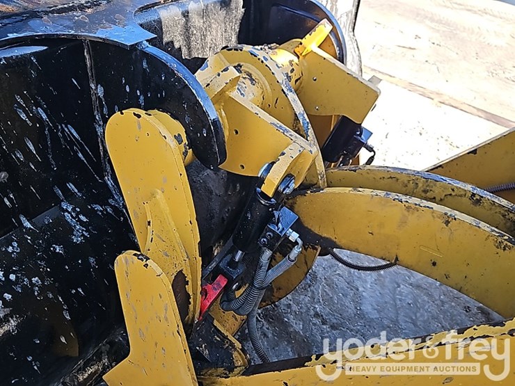 2023-caterpillar-920-image-17