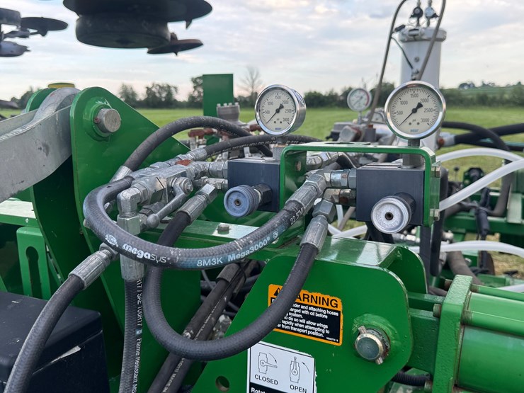 2012-john-deere-2510h-image-21