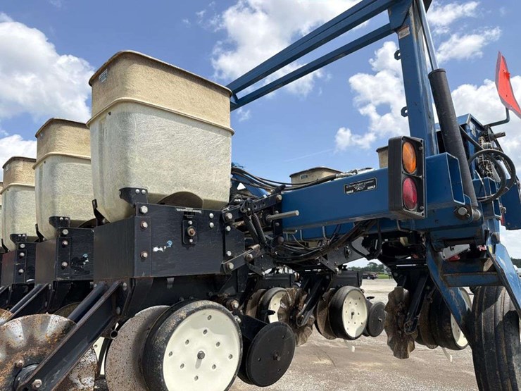 kinze-2600-image-25