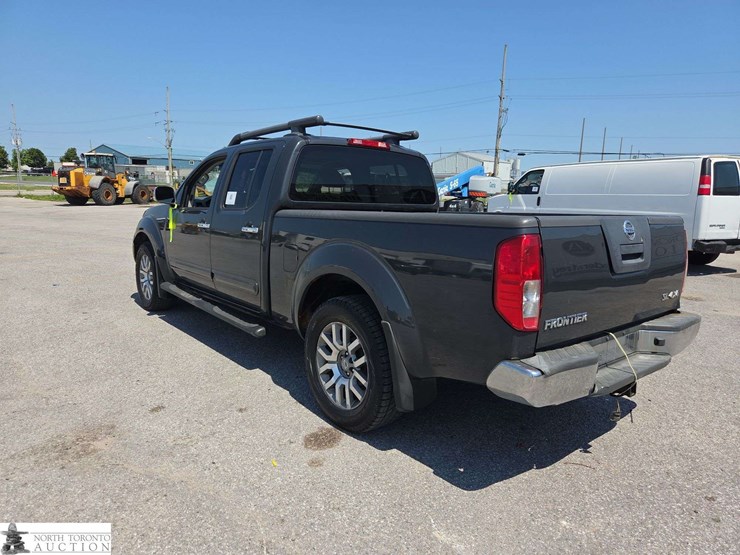 2012-nissan-frontier-image-7