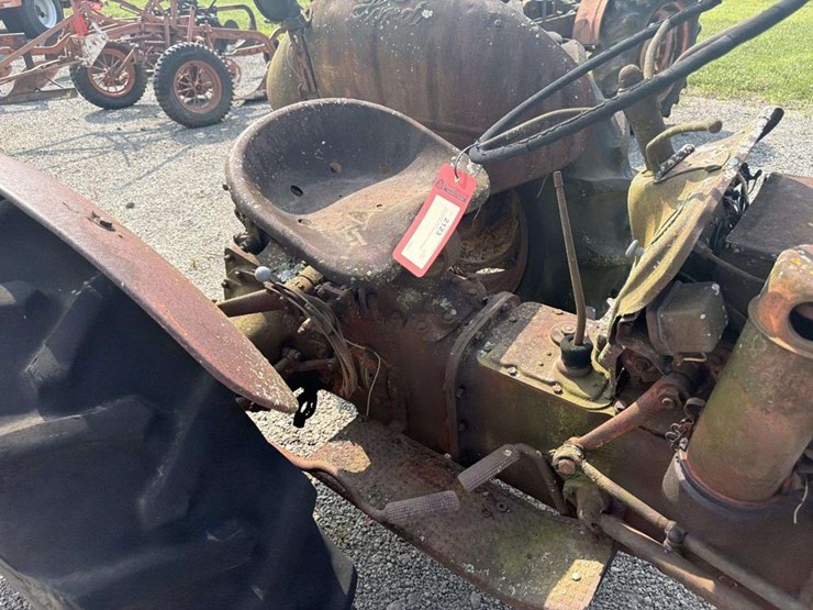 1952-ford-8n-image-12