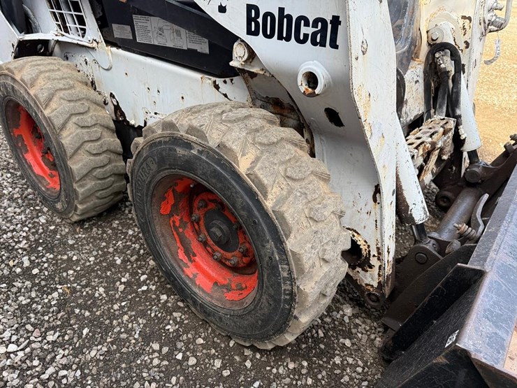 2013-bobcat-s590-image-13
