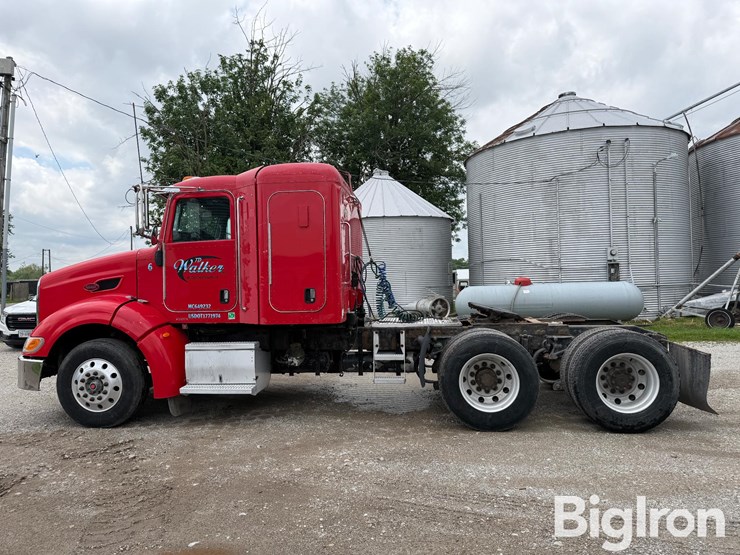 2010-peterbilt-384-image-8