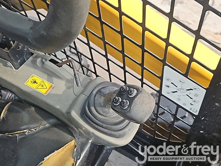 2016-caterpillar-262d-image-22