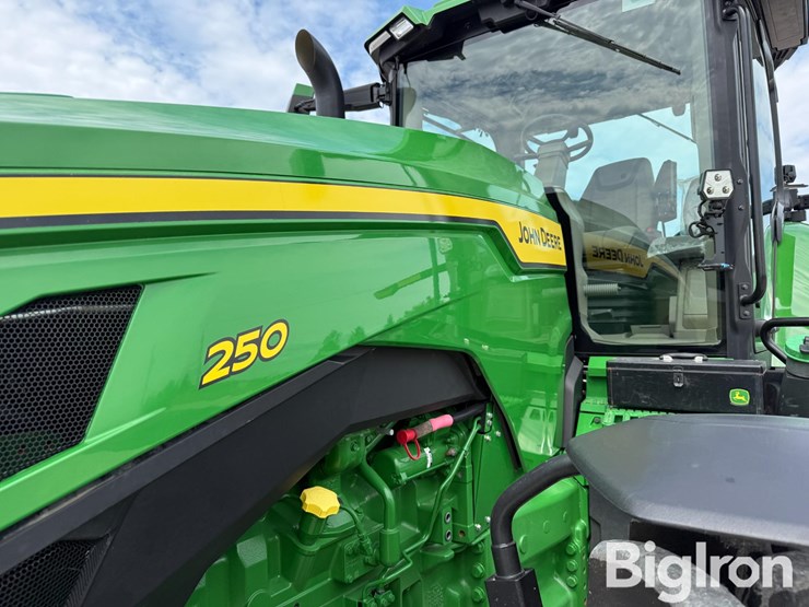 2025-john-deere-8r-250-image-11