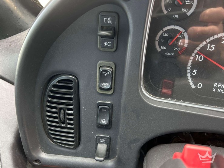 2016-freightliner-b2-image-34