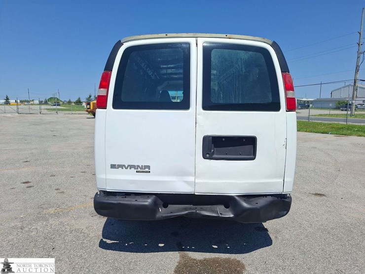 2017-gmc-savana-cargo-van-image-6