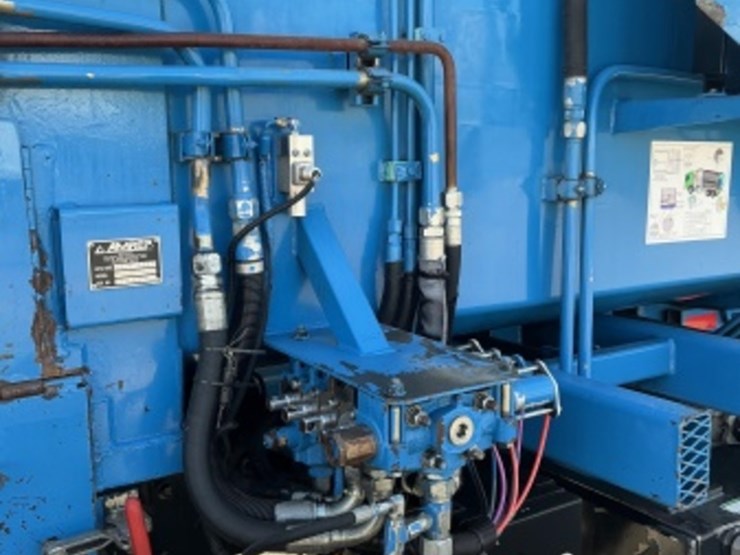 2018-peterbilt-520-image-8