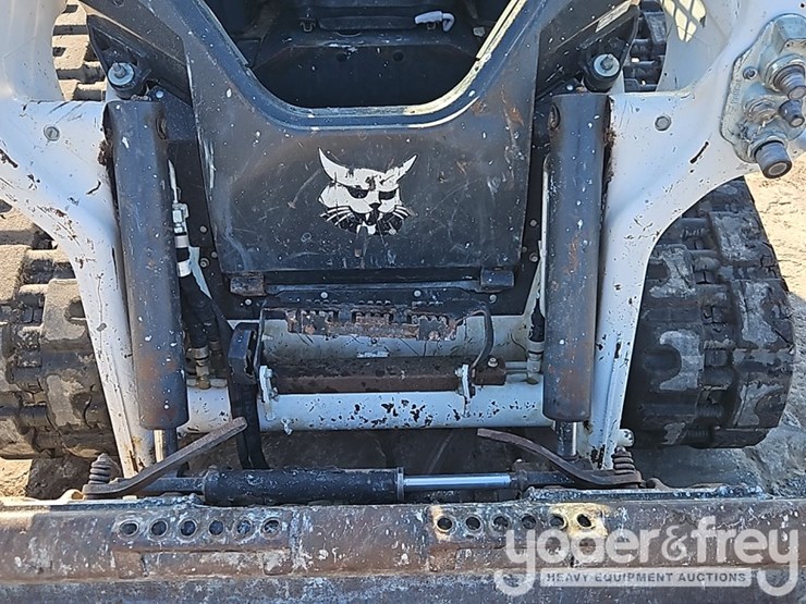 2024-bobcat-t64-image-15