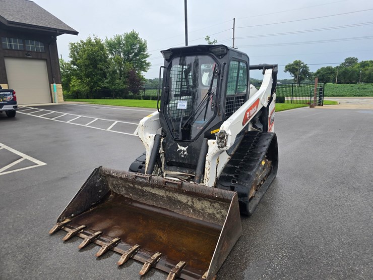 2021-bobcat-t64-image-1