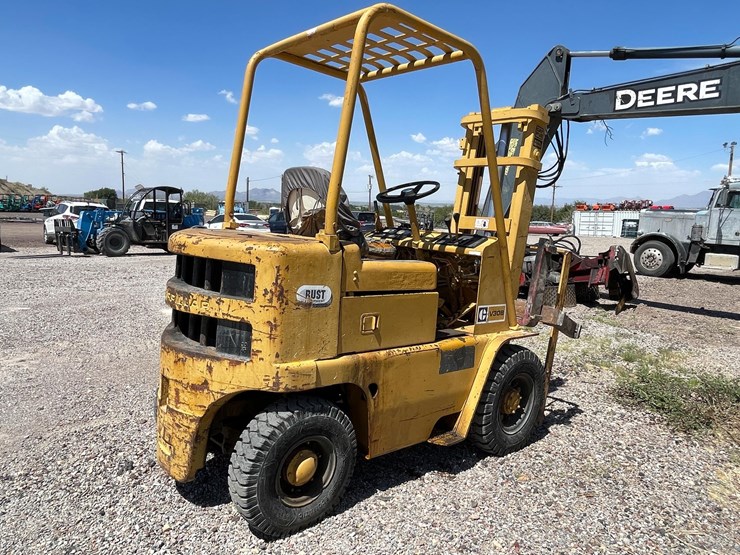 #2001-•-v30b-forklift-image-45