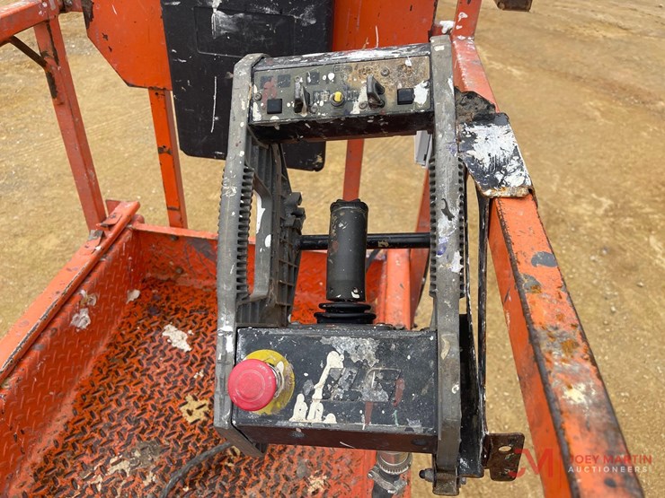2017-jlg-1932r-image-13