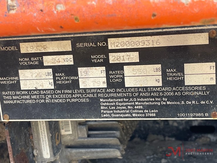 2017-jlg-1932r-image-16