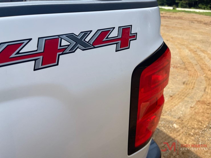 2015-chevrolet-silverado-1500-pickup-truck-image-16