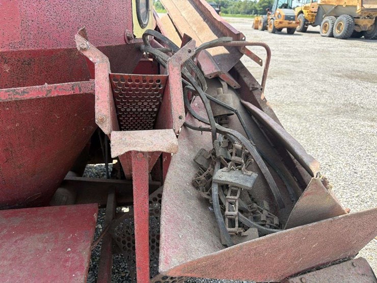 1966-farmhand-feed-grinder-with-corn-sheller-image-18