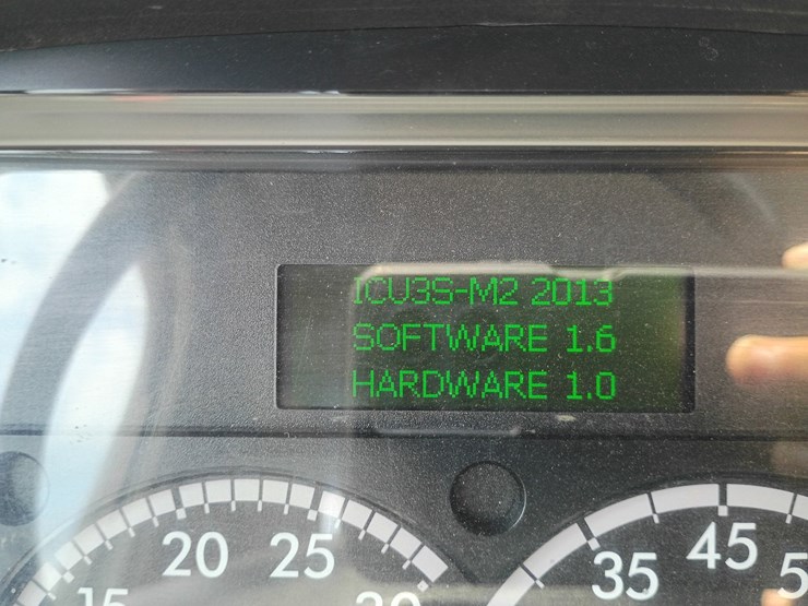 2013-freightliner-m2-106-image-75