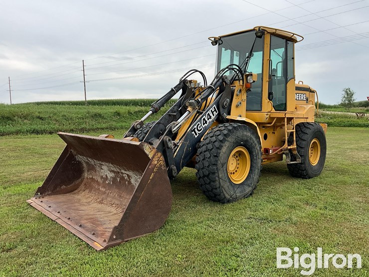 1999-deere-tc44h-image-1