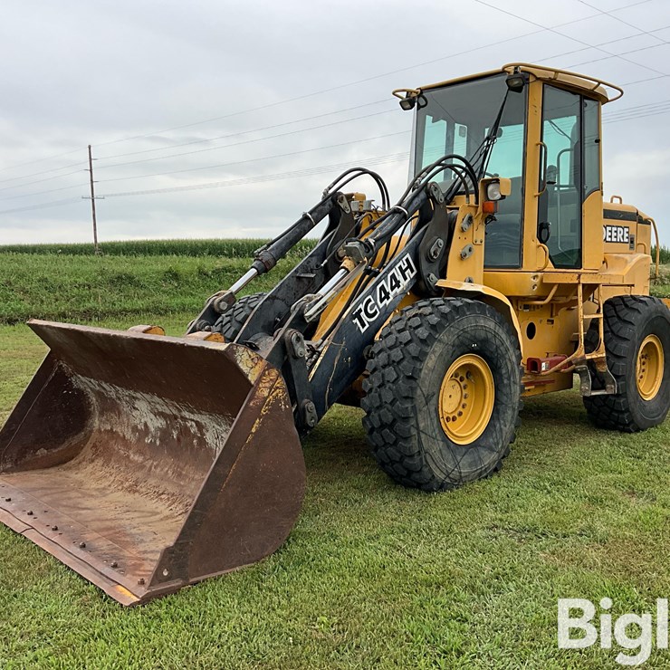 1999 DEERE TC44H