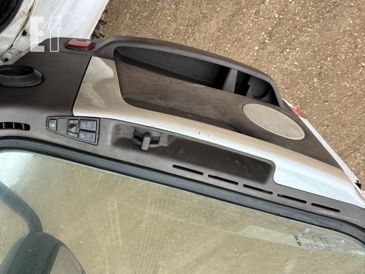 2015-volvo-vnm62t630-image-37