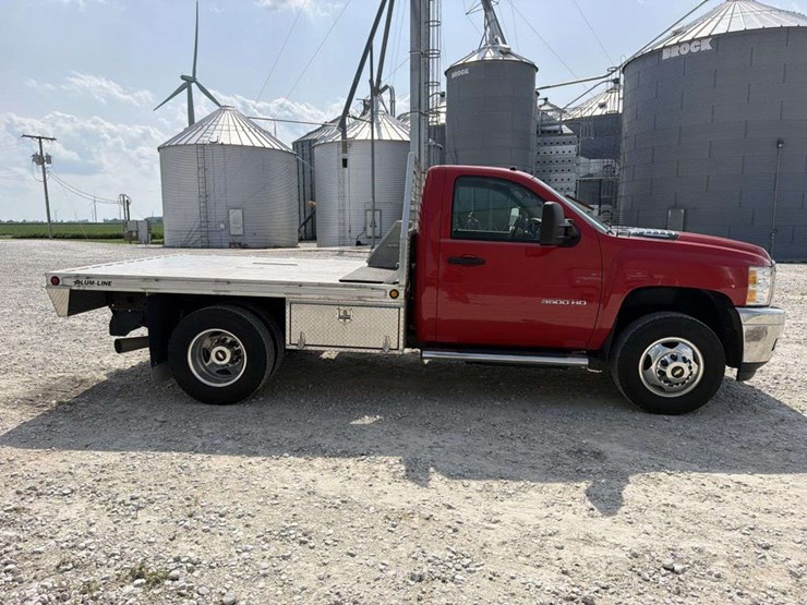2013-chevrolet-3500-image-5
