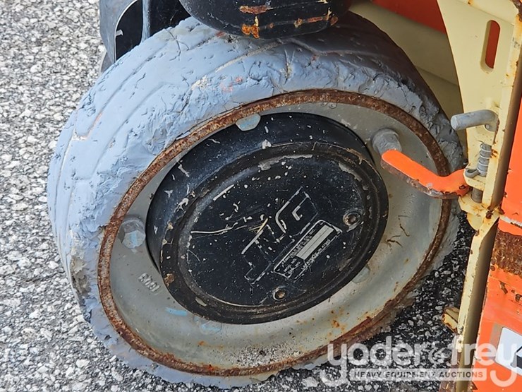 2017-jlg-1230es-image-12