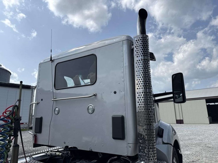 2014-kenworth-t680-image-17