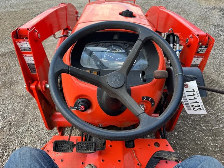 2019-kubota-l4701-image-23