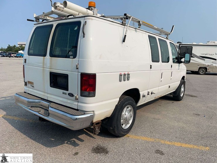 2011-ford-cargo-image-5