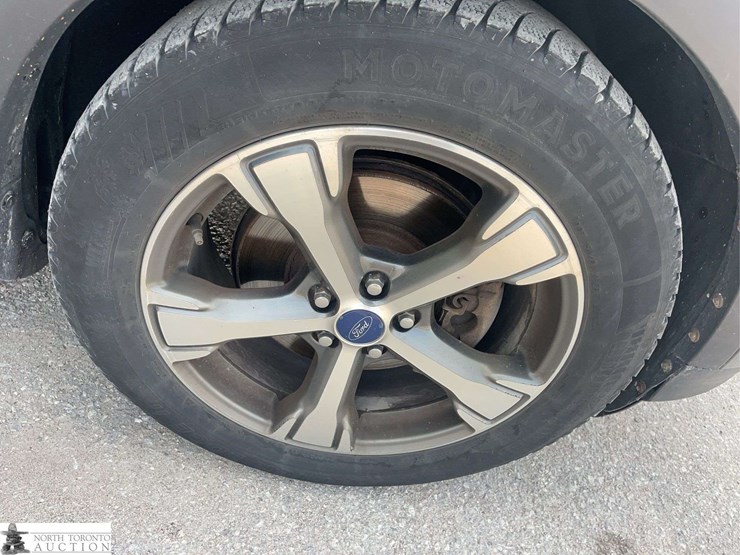 2017-ford-escape-se-image-21