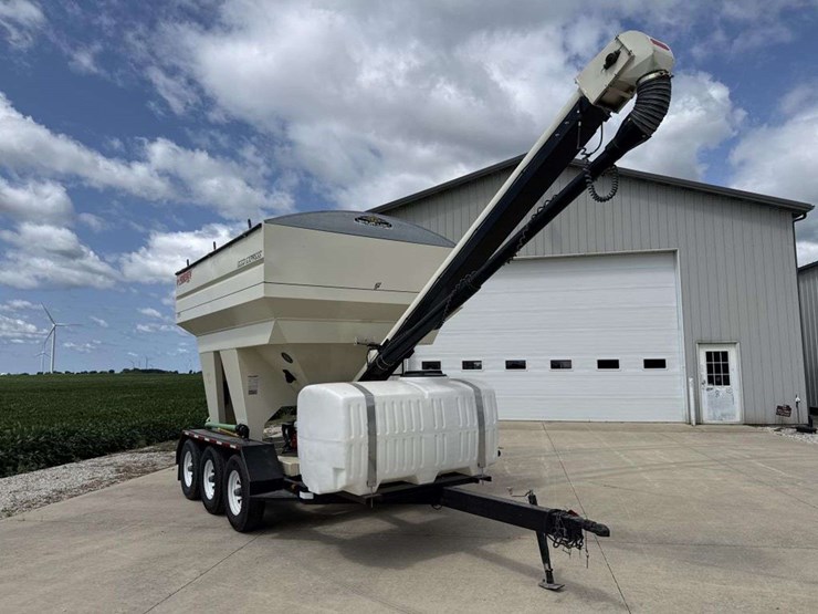 friesen-375-tri-axle-seed-tender-image-4