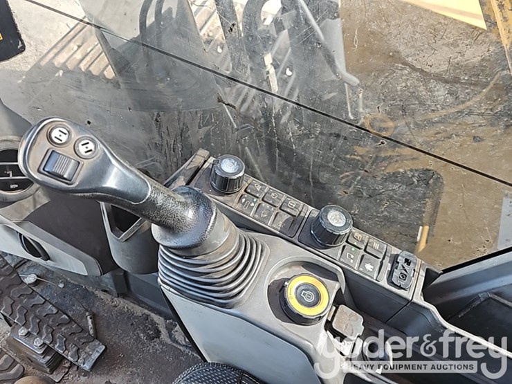 2019-caterpillar-323-image-36