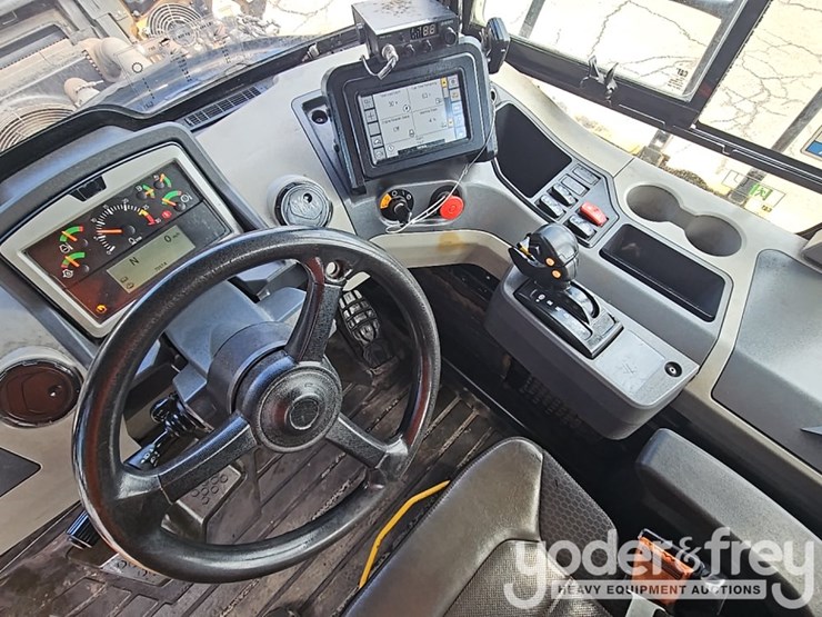 2021-caterpillar-730-image-40
