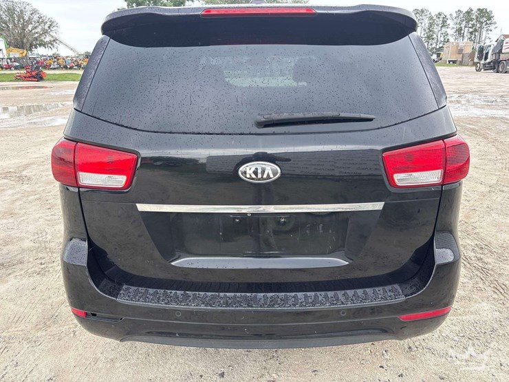 2017-kia-sedona-image-25