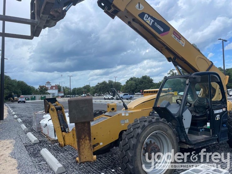 2017-caterpillar-tl1055d-image-3
