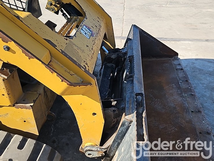 2021-caterpillar-289d3-image-13
