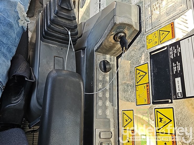 2015-caterpillar-336fl-image-30
