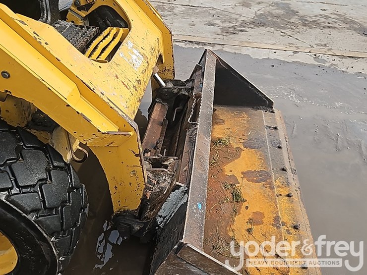 2016-caterpillar-262d-image-10