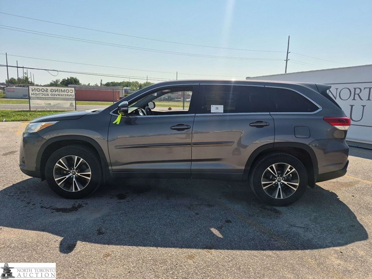 2017-toyota-highlander-image-8