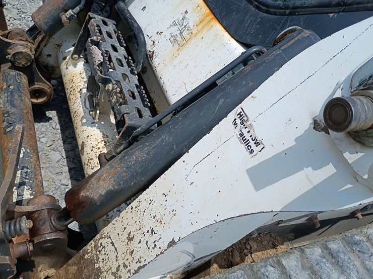 2023-bobcat-t770-image-63