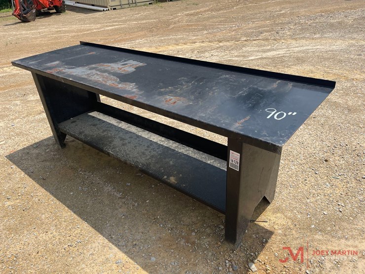 90"-shop-table-image-3