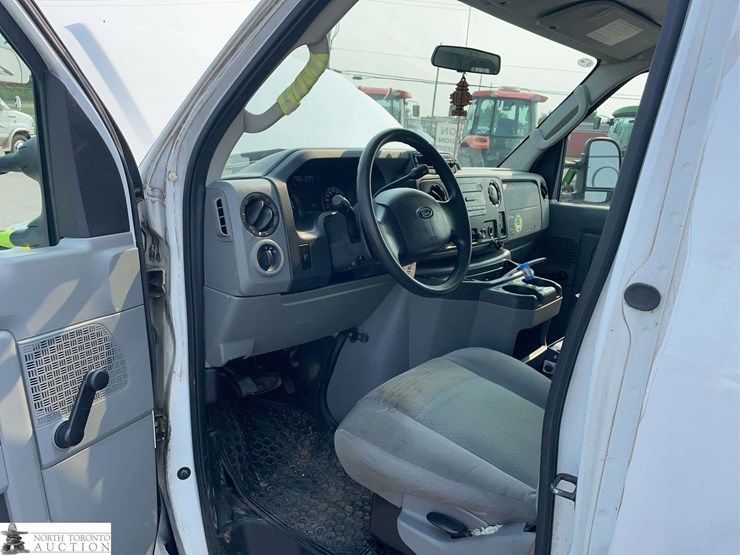 2011-ford-cargo-image-11