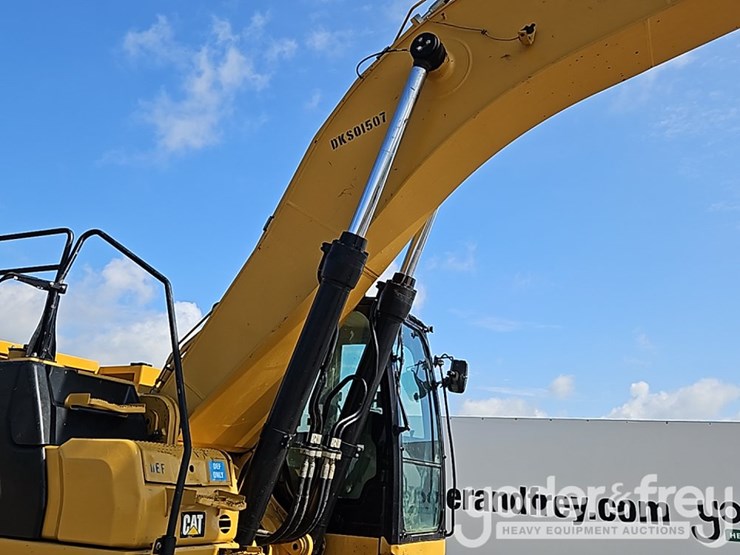 2019-caterpillar-336-image-13