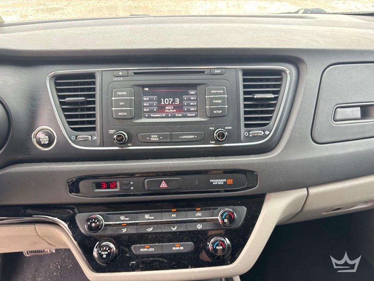 2017-kia-sedona-image-14