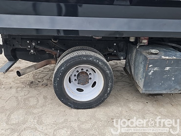 2023-ford-f550-xl-image-8