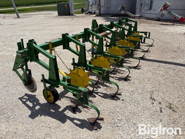 1982-john-deere-825-image-7