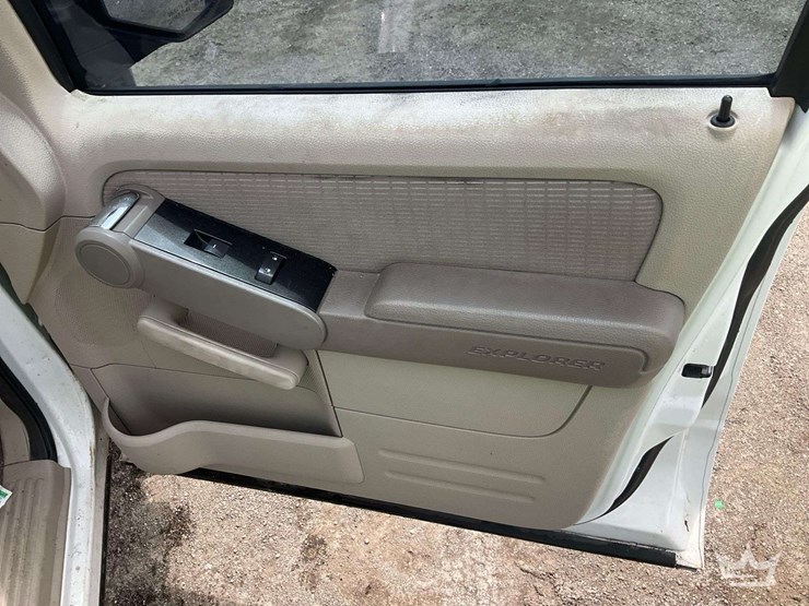 2006-ford-explorer-image-26
