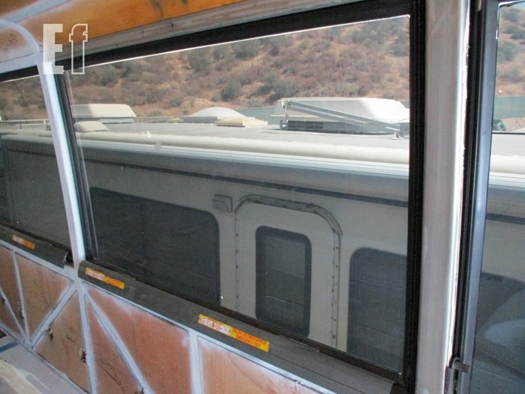 1999-mci-e4500-image-17