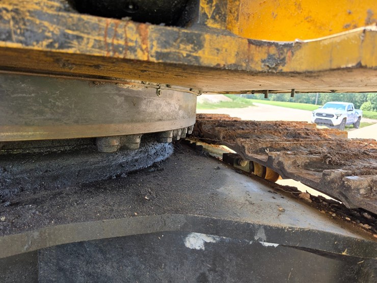2023-caterpillar-374-image-115